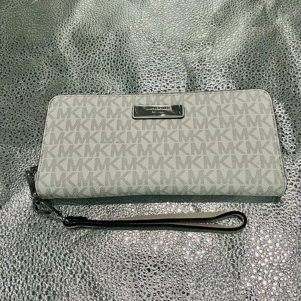 Michael Kors Zip-Around Wallet Ivory Women's Monogram Leather Inner Card Slots